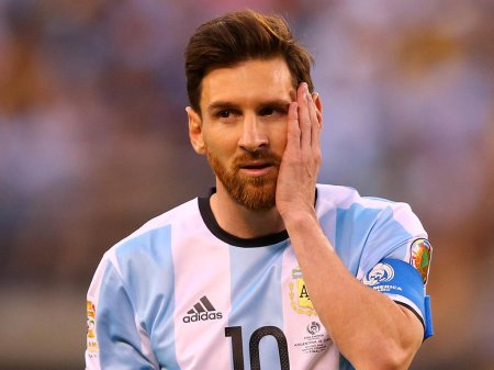 Messi Argentina terma jamoasi qo'riqchilariga maoshlarini to'lab berdi