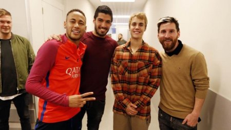 Jastin Biber Barselonaning mashgulotida qatnashdi hamda Messi, Neymar va Suares bilan suratga tushdi (foto)