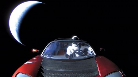 Ilon Maskning Tesla Roadster sportkari Quyosh atrofini aylanib chiqdi