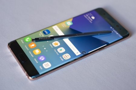 AQShda samolyotlarga Samsung Galaxy Note 7 smartfonlarni olib o`tish taqiqlandi