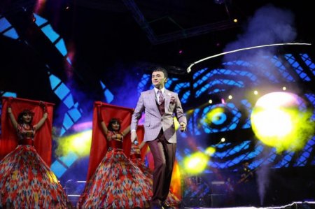 Ulugbek Rahmatullayev konsertiga chipta narxlari kotarilib ketgani uchun muxlislaridan uzr soradi